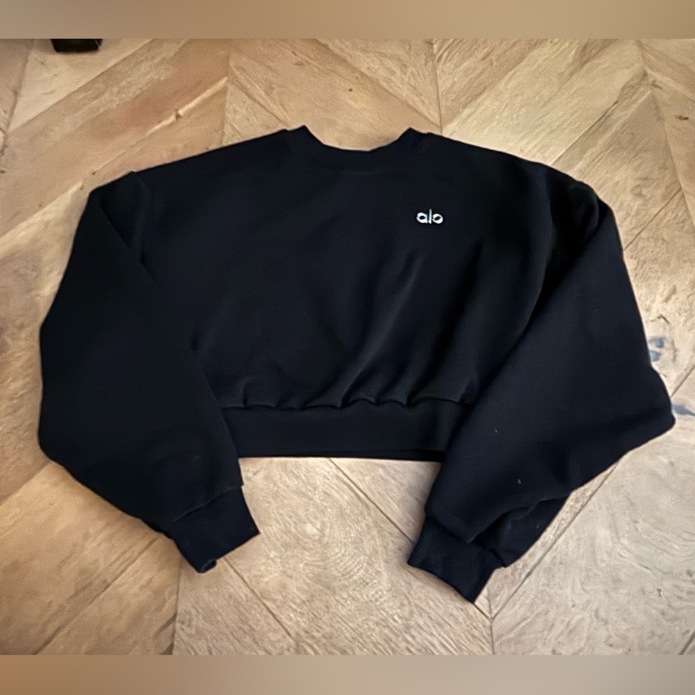 Alo Cropped Accolade Crewneck